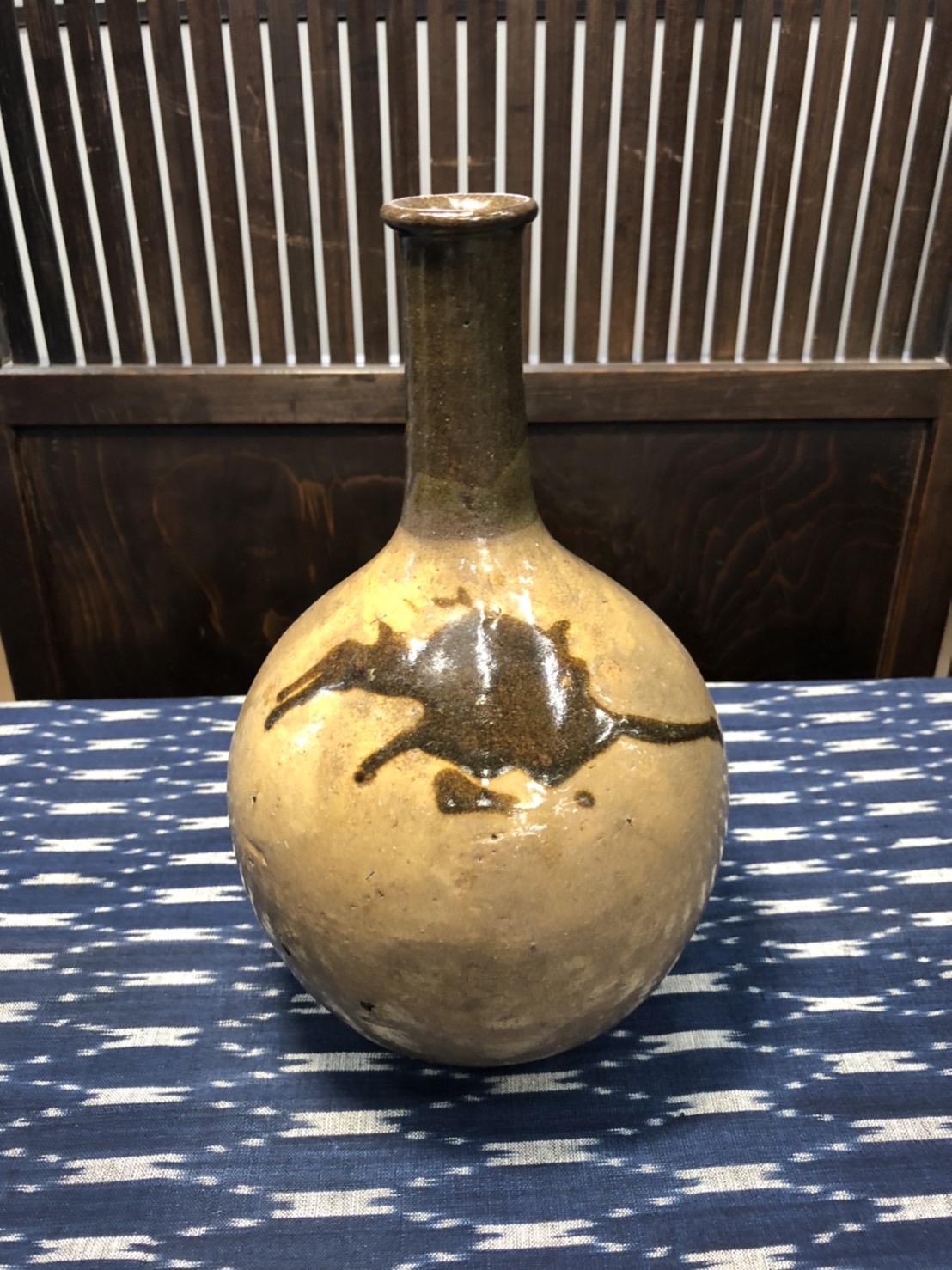 信楽焼　駒型灰釉印花花瓶　飾壷　花器　古美術品　昭和レトロ　陶器 壷 焼物
